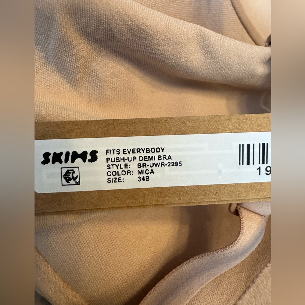 SKIMS FITS EVERYBODY PUSH-UP BRA - Picture 8 of 13
